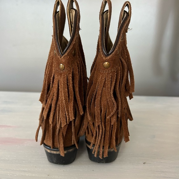 Girls Fringe Boots - Picture 5 of 7